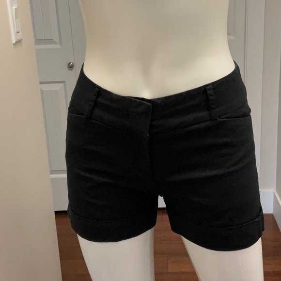 The Limited Women’s DREW FIT Black Short Size 6 - Picture 2 of 11